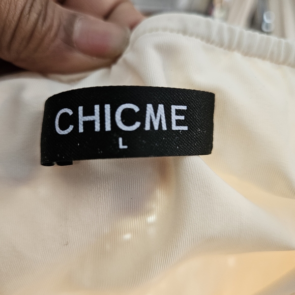 Chic Cream Dress with Elegant Design - Picture 3 of 3